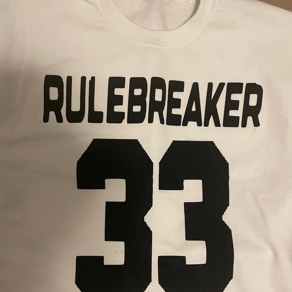 Rule breaker tee